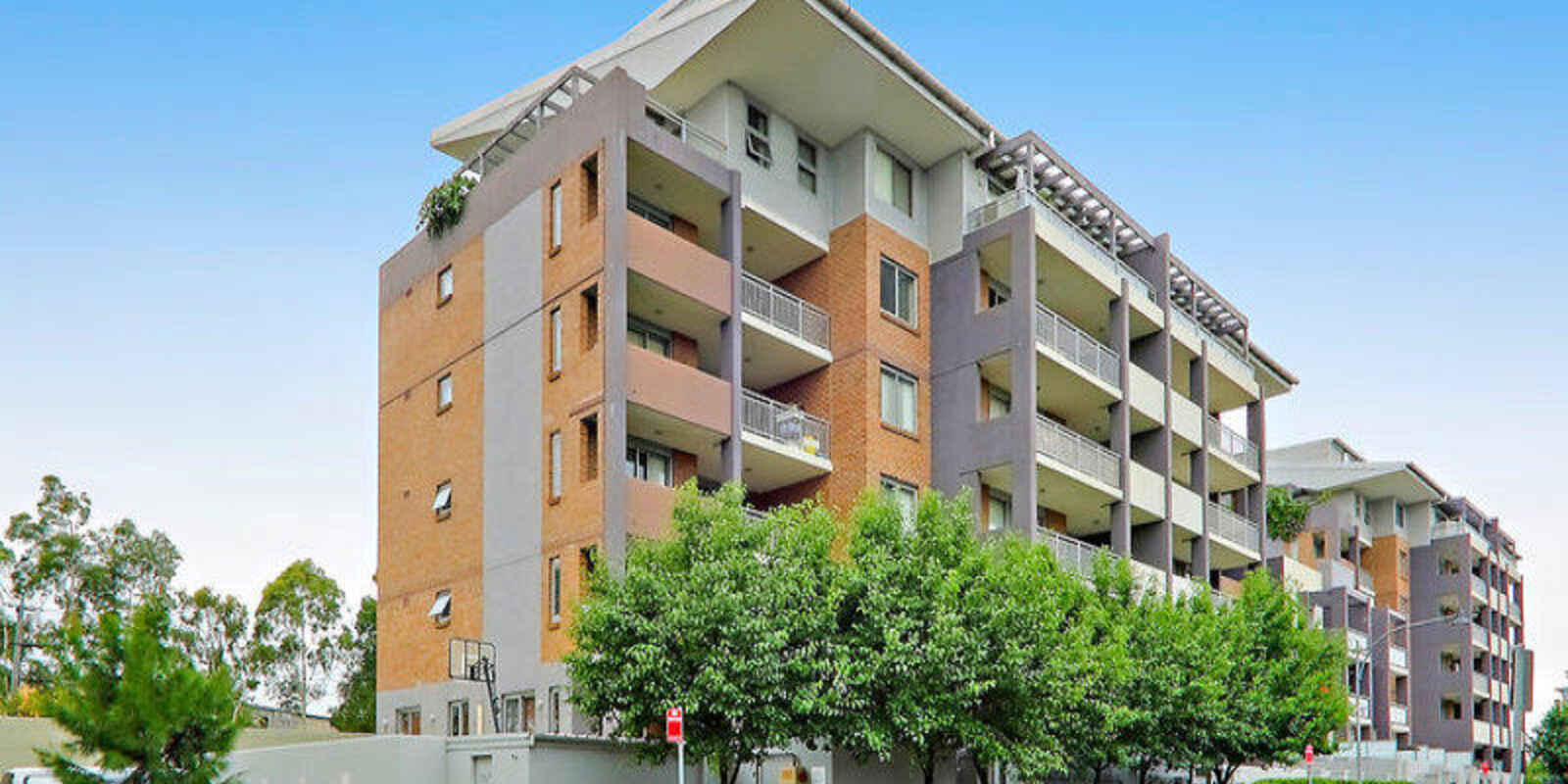 8/4-10 Benedict Court Holroyd