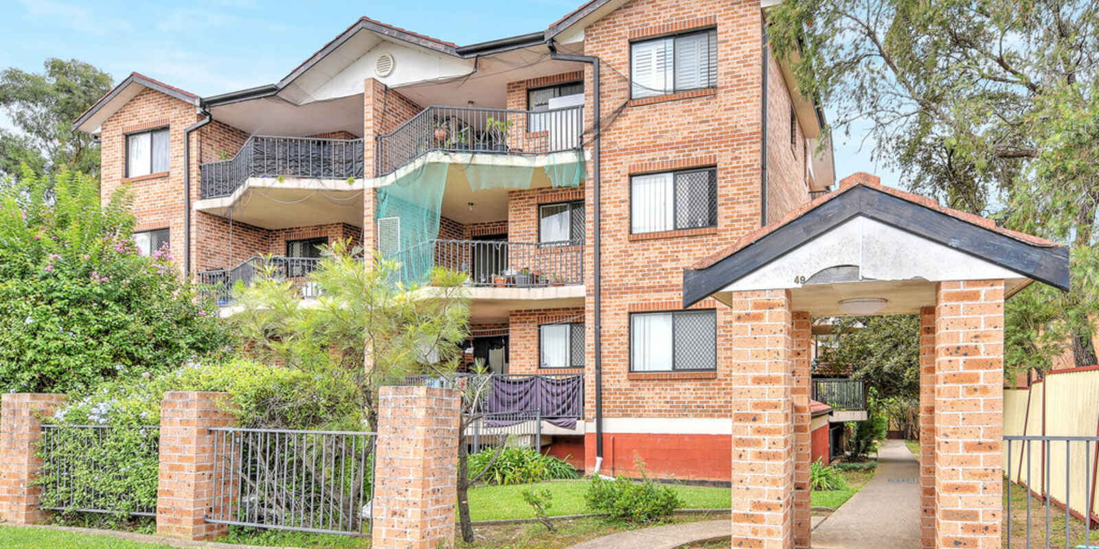 15/49 Calliope Street Guildford