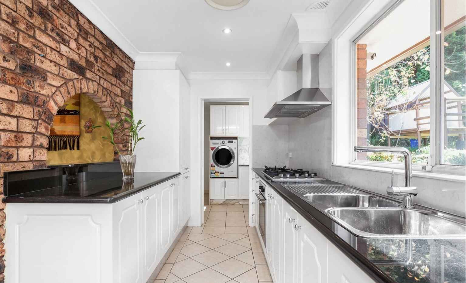 9 Kira Avenue Northmead