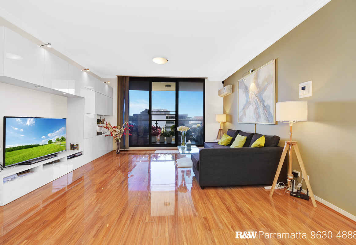 Modern, Spacious Unit with Park Views - Lifestyle and Convenience at your door step 