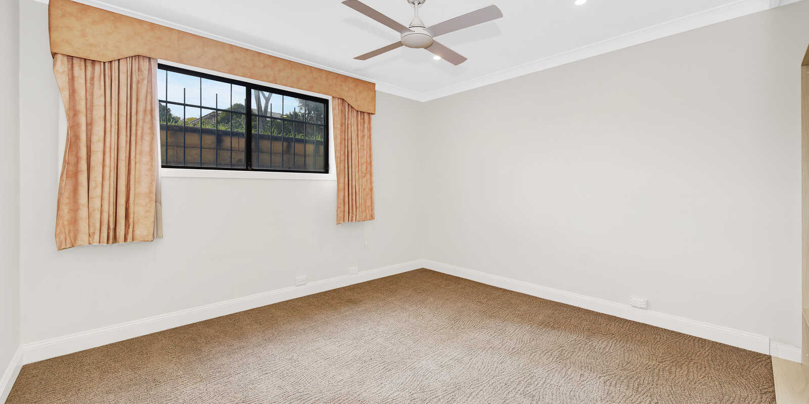 19-21 Huon Place Bella Vista