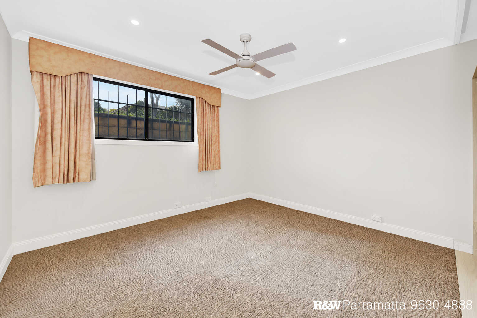19-21 Huon Place Bella Vista