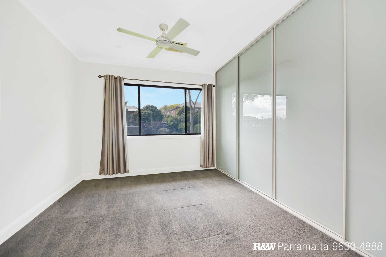 19-21 Huon Place Bella Vista