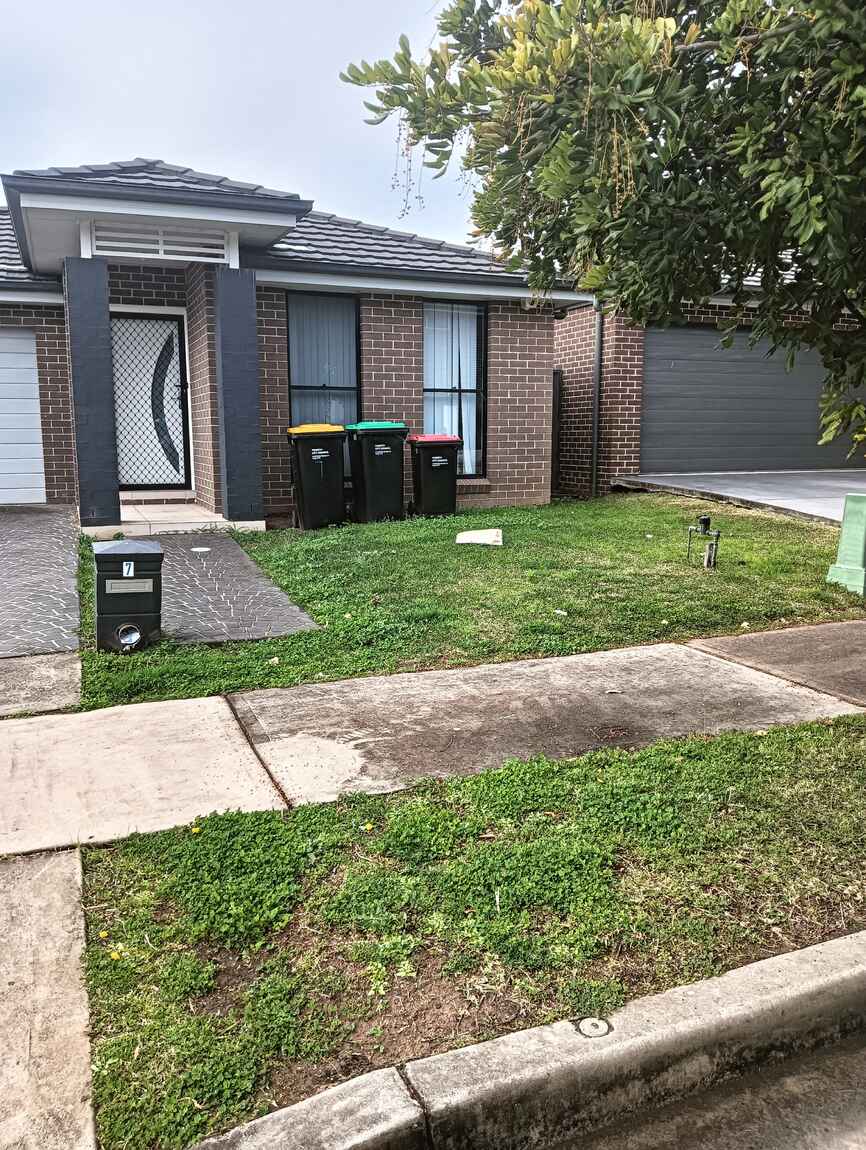 7 Holly Crescent Jordan Springs