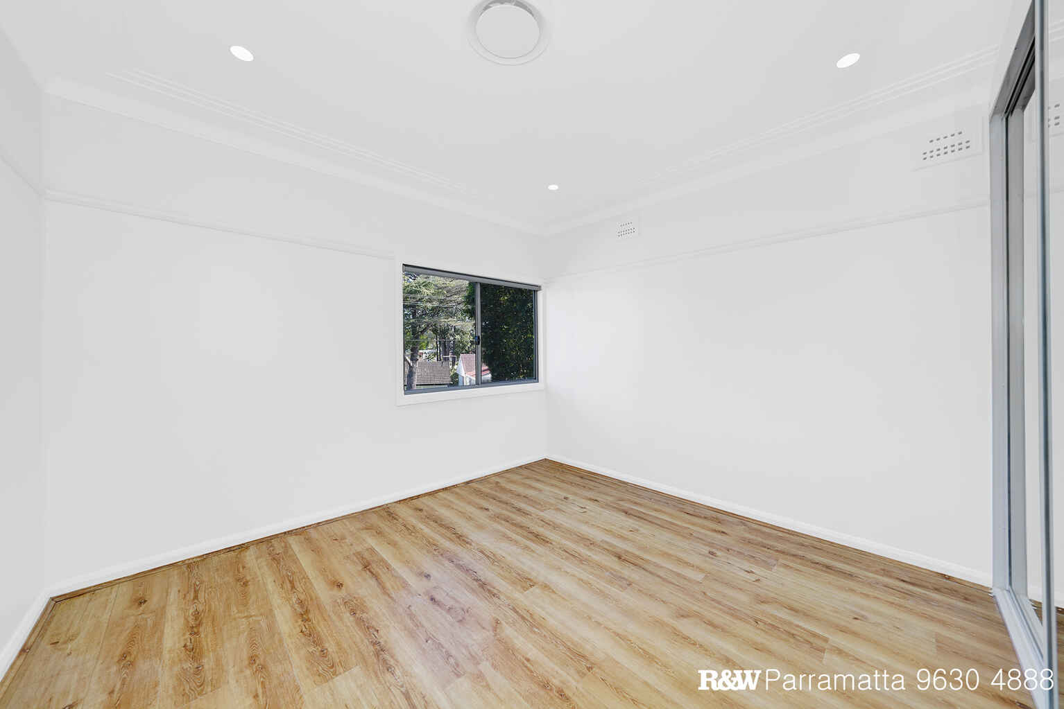 68 Rippon Avenue Dundas